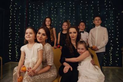 Как во сне. Певица DANYA исполнила новогоднюю песню с ульяновскими детьми