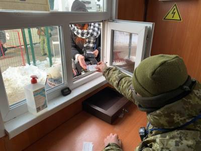 Помощь оккупированному Донбассе: что и сколько передали за линию разграничения