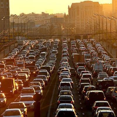 Загруженность автомобильных дорог Москвы достигла 9 из возможных 10 баллов