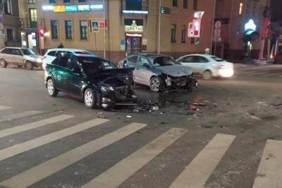 Тройное ДТП произошло вечером на главной улице Костромы