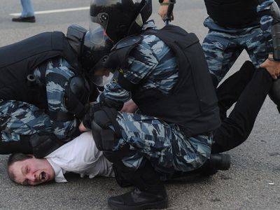 Нападение на полицейского без политики стоит всего 10 тысяч рублей