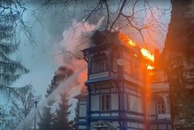 Детский санаторий «Колчаново» в Ленобласти горел 16 часов