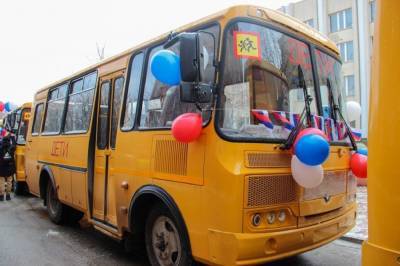 Астраханские школы получили 20 новых автобусов