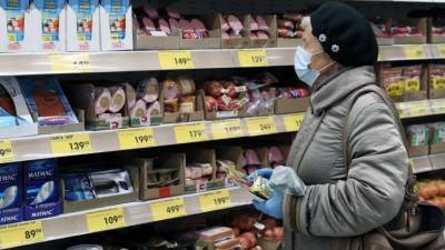 Песков заявил, что Путин контролирует ситуацию с ценами на продукты