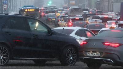В Москве из-за снегопада пробки достигли девяти баллов