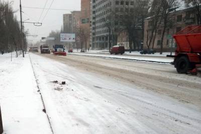В Донецке снежную вьюгу сменил ледяной дождь
