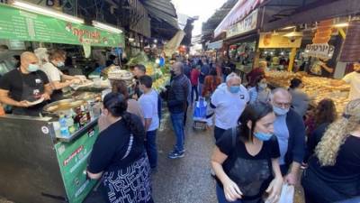 Накануне карантина: столпотворение в торговых центрах Израиля
