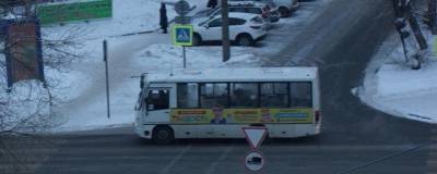 В Архангельске из автобуса высадили 12-летнюю девочку без маски