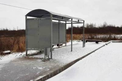 Осужденные псковской колонии построили автобусную остановку