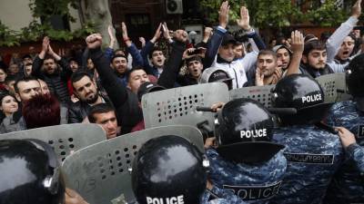 Протестующие перекрыли центр Еревана