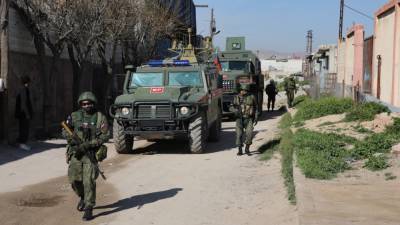 Российская военная полиция патрулирует территорию на севере провинции Ракка