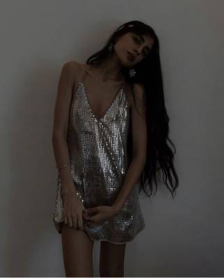 Шик и блеск: серебряное платье, которое Наташа выбрала на новогодние праздники