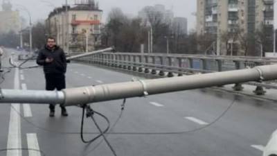 Причину обрушения столбов на Шулявском мосту в Киеве назвали в КГГА