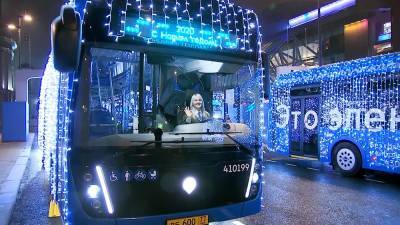 Собянин запустил традиционный новогодний транспорт в Москве