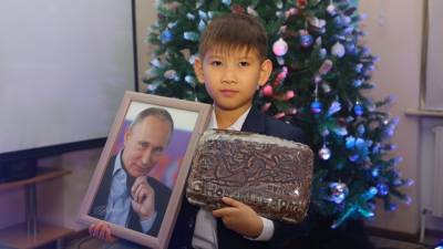 Школьник, мечтавший об акциях "Газпрома", получил подарки из Кремля