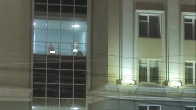 В Удмуртии заметили голых мужчин в здании правительства
