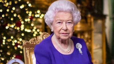 Без сыновей и внуков: Елизавета II показала только фото принца Филиппа в рождественской речи