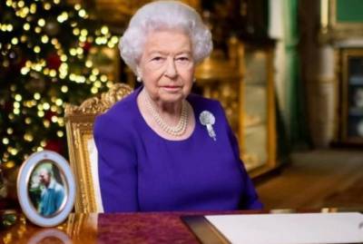 Елизавета II поздравила британцев с Рождеством: Даже в самые темные ночи есть надежда на рассвет