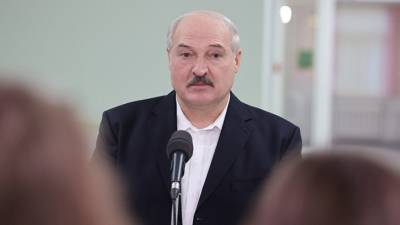 Лукашенко обсудил вакцинацию от COVID-19 с медперсоналом минской больницы