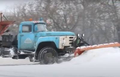 Предновогодний снегопад: украинцы радуются, коммунальщики – работают, фото