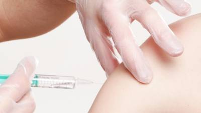 Пункты вакцинации от COVID-19 открылись во всех районах Петербурга