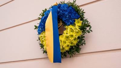 Комментаторы поставили на место журналиста за критику похорон мэра Харькова