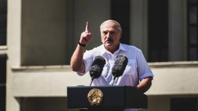 Четко вписывается в политику Лукашенко, – МИД опроверг скандальные заявления об оружии с Украины