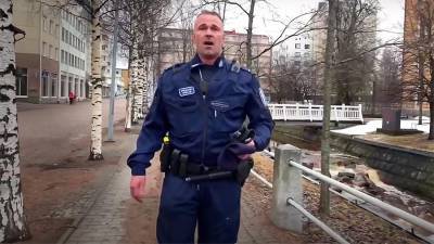 «Поющий полицейский» из Финляндии выпустил альбом на русском языке