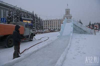 Открыты площадки и ледовые городки: в Кемерове завершается подготовка к Новому году