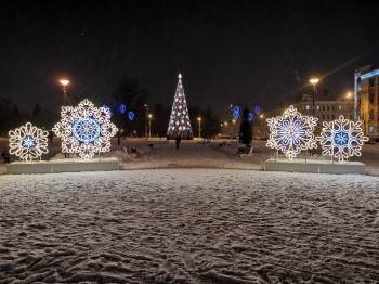В Вологде установили сияющие снежинки
