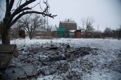 Пророссийские боевики обстреляли частный сектор на Донбассе: фото