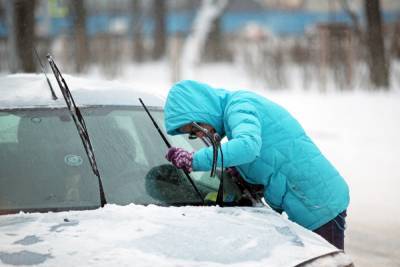 Водителей предупредили о сильном снеге и гололедице в Ленобласти