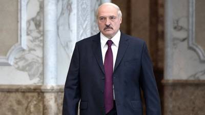 Лукашенко не будет прививаться от коронавируса из-за своего "скептицизма"