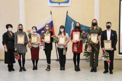 Педагог из школы №6 Корсакова Алена Албут получила премию мэра "Призвание"