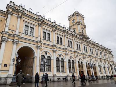 Петербурженка споткнулась на вокзале и потребовала 1,6 млн рублей от РЖД