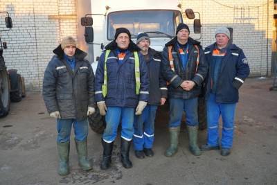 В Ярославле наградили сотрудников Водоканала, спасших ребенка.