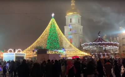 "Скандальная штучка": главная новогодняя елка Украины попала в престижный рейтинг - ее стоит увидеть