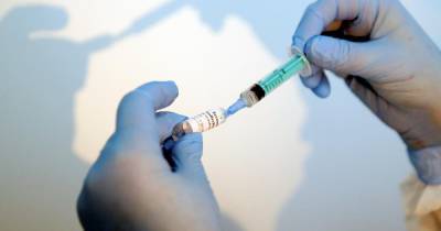 Вакцина Moderna вызвала у врача в CША острую аллергическую реакцию