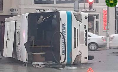 В Самарканде перевернулся автобус, водитель госпитализирован