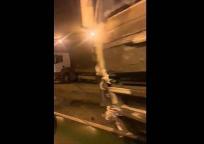 В тоннеле на Московском шоссе столкнулись фуры
