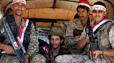 В Красном море йеменские хуситы подорвали мину на корабле