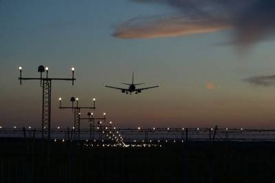 Летевший из Тюмени в Воронеж самолет экстренно приземлился в Екатеринбурге