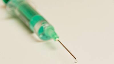 В США выявили первую аллергическую реакцию на вакцину Moderna