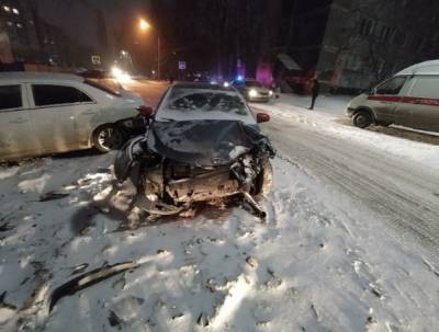 На Касимовском шоссе столкнулись три автомобиля, есть пострадавший