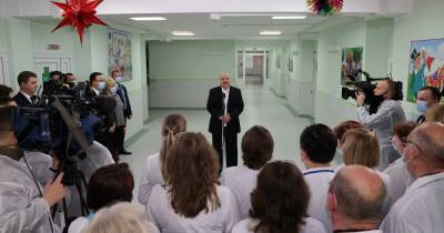 Лукашенко отказался прививаться российской вакциной