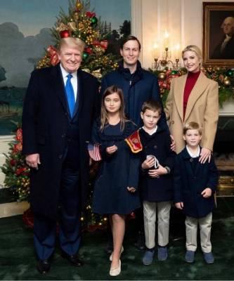 Новое рождественское фото Иванки Трамп в элегантном образе