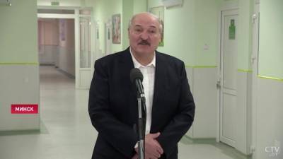 Лукашенко заявил, что не будет прививаться от коронавируса