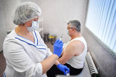 Минздрав дал добро на вакцинацию "Спутником V" людей старше 60 лет