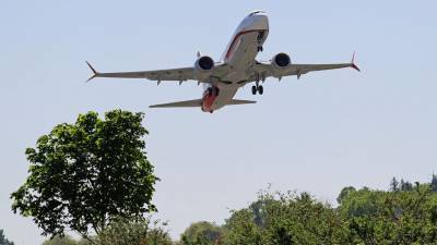 Boeing 737 MAX 8 экстренно сел в Аризоне из-за неисправности двигателя