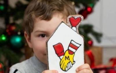 "В доброте — не наедине": благотворительные фонды создали лоты от звезд, чтобы дети и родители были вместе на новогодние праздники